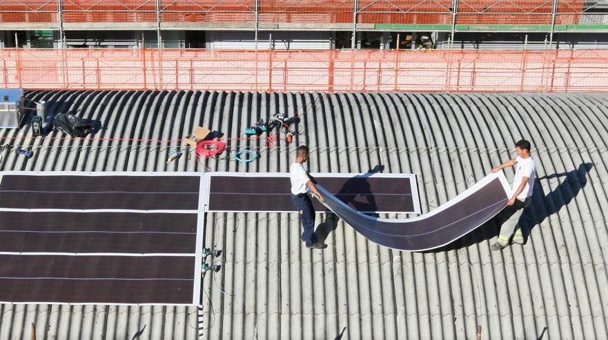 Flexible solar cells on AA building roof  © A. Herzog/EPFL