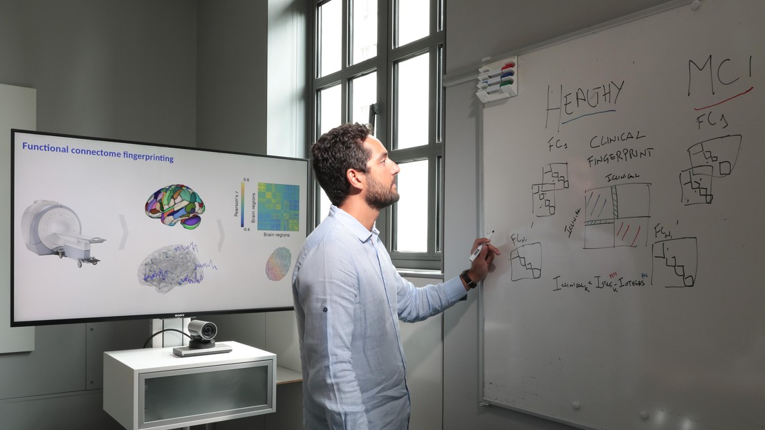 Enrico Amico, a scientist and SNSF Ambizione Fellow at EPFL’s Center for Neuroprosthetics and EPFL’s Medical Image Processing Lab © Alain Herzog / EPFL