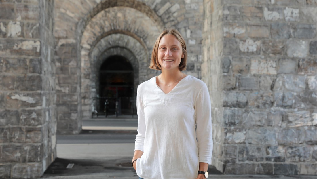 Leona Repnik at the foot of the Grand-Pont, in Lausanne. © Murielle Gerber/2021/EPFL