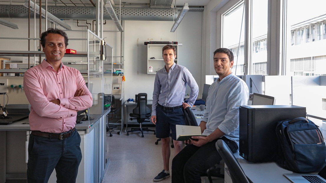 Pavan Ramdya (left), Adam Gosztolai (center) and Semih Günel (right) © EPFL