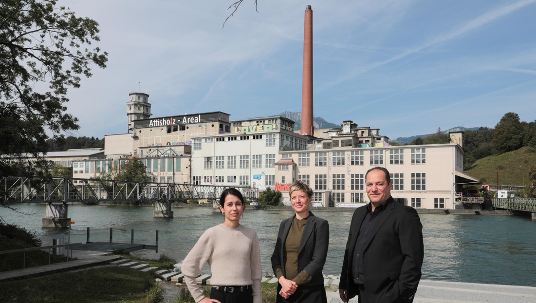 The authors at Luterbach-Attisholz (SO), a Swiss site presented in their book. 2021 EPFL/Alain Herzog - CC-BY-SA 4.0 The authors at Luterbach-Attisholz (SO), a Swiss site presented in their book. 2021 EPFL/Alain Herzog - CC-BY-SA 4.0