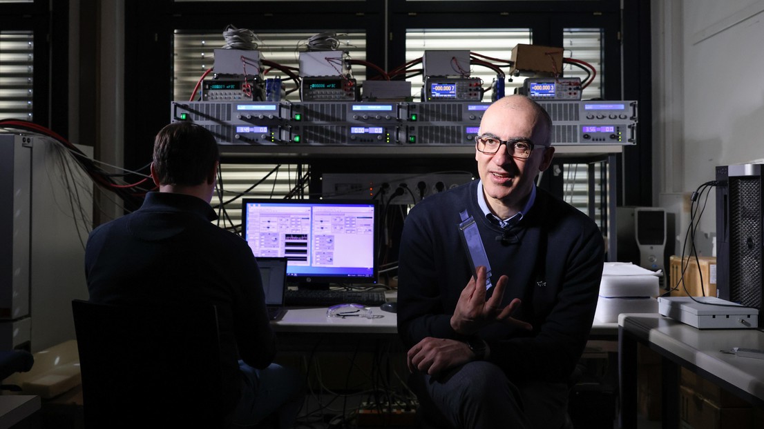 The DESL team hopes to develop a method for certifying batteries for second-life applications. 2022 EPFL/ Alain Herzog- CC-BY-SA 4.0 The DESL team hopes to develop a method for certifying batteries for second-life applications. 2022 EPFL/ Alain Herzog- CC-BY-SA 4.0