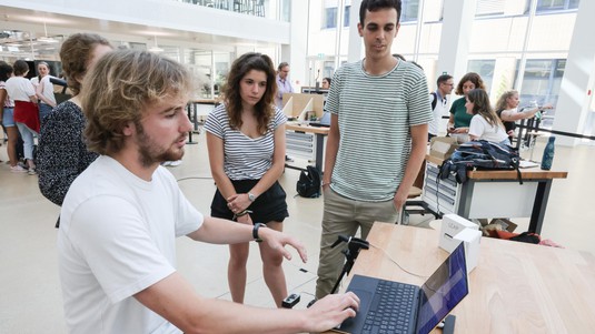 A camera linked to the keyboard shortcuts. 2022 EPFL/ Murielle Gerber - CC-BY-SA 4.0