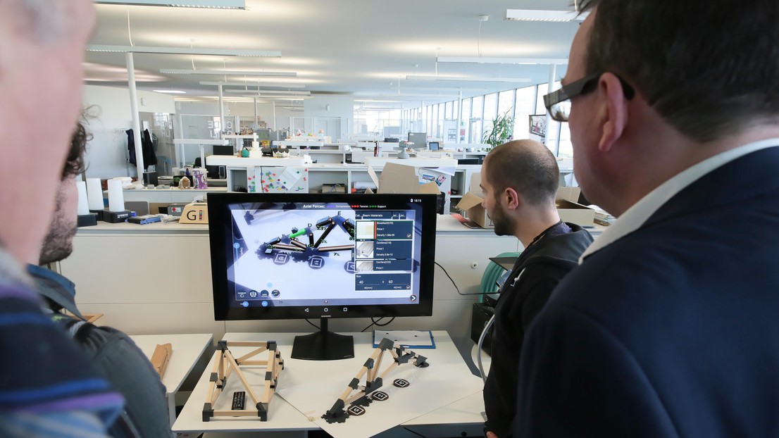 Demo of the Static AR app, which allows apprentices to see and understand the forces acting on a roof structure. 2017 EPFL/Alain Herzog - CC-BY-SA 4.0