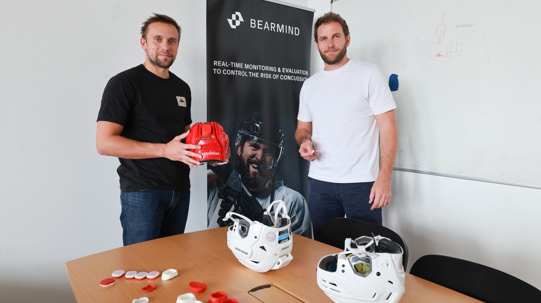 Tom Bertrand and Mathieu Falbriard, cofounder of Bearmind, with their smart helmet . 2023 EPFL/Alain Herzog - CC-BY-SA 4.0 Tom Bertrand and Mathieu Falbriard, cofounder of Bearmind, with their smart helmet . 2023 EPFL/Alain Herzog - CC-BY-SA 4.0