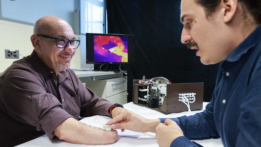 Fabrizio Fidati (left) and Francesco Iberite.  2023 EPFL / Alain Herzog - CC-BY-SA 4.0