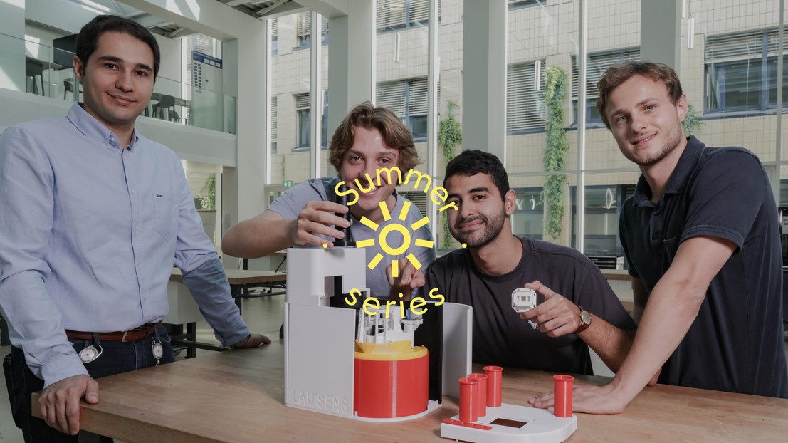 Abtin Saateh, PhD student at BIOS, Mateo Hamel, Karim Zahra and Marco Fumagalli, cofounders of Neosens - 2023 EPFL/Alain Herzog - CC-BY-SA 4.0 Abtin Saateh, PhD student at BIOS, Mateo Hamel, Karim Zahra and Marco Fumagalli, cofounders of Neosens - 2023 EPFL/Alain Herzog - CC-BY-SA 4.0
