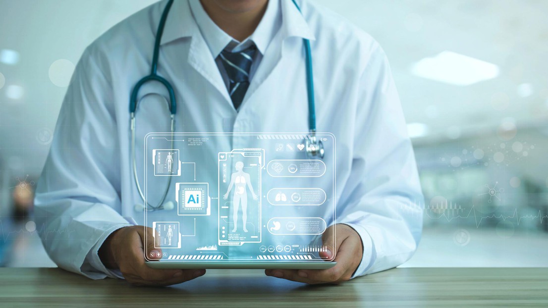Doctor and AI © iStock 2023 Doctor and AI © iStock 2023