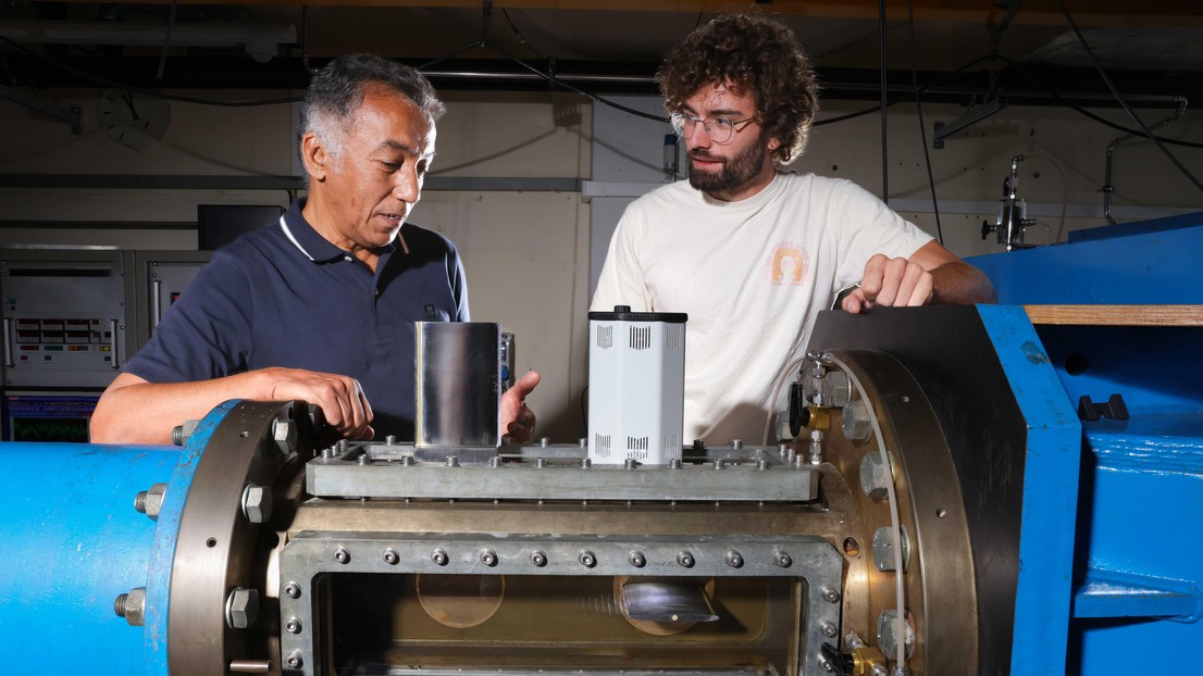 Thomas Berger (right), doctoral student, and Mohamed Farhat, thesis supervisor. 2025 EPFL/Alain Herzog - CC-BY-SA 4.0