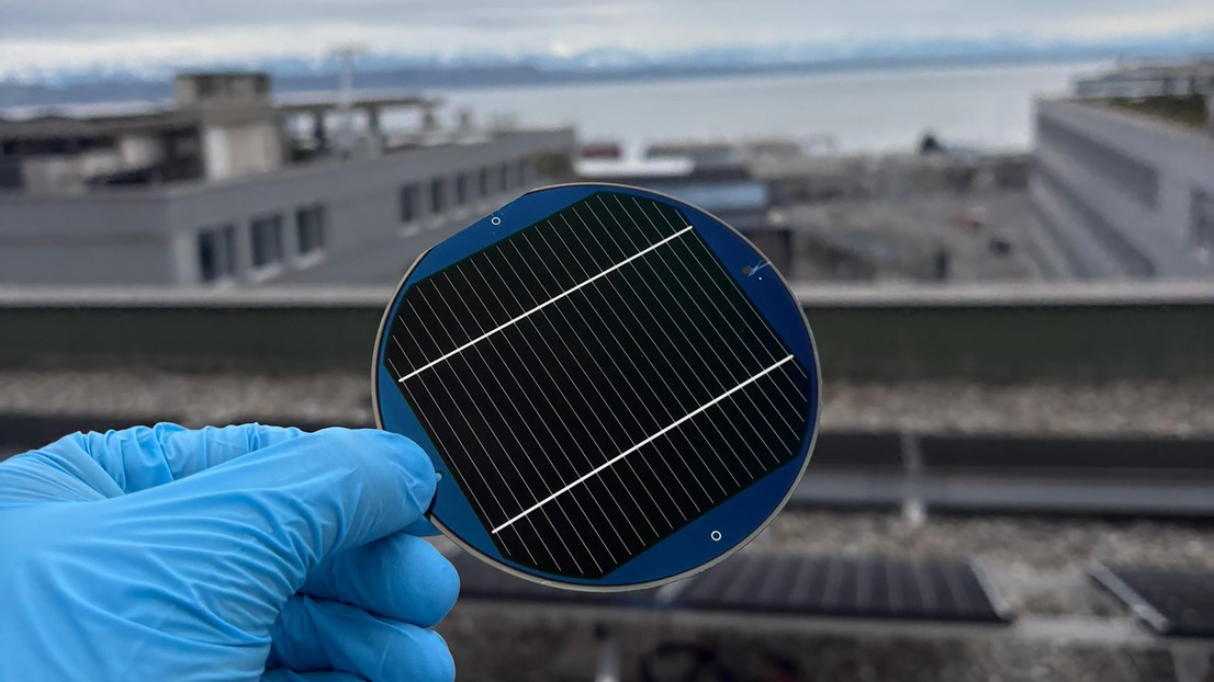 The triple-junction solar cell (54 cm2). © Kerem Artuk The triple-junction solar cell (54 cm2). © Kerem Artuk