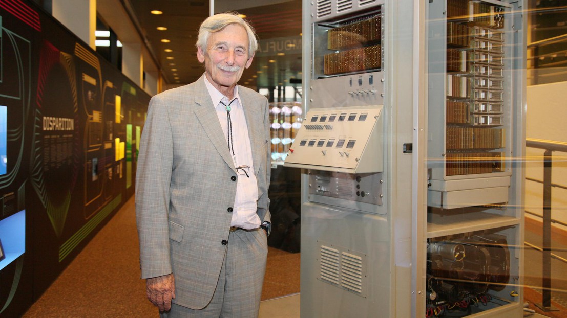 Peter Toth, creator of the CORA, has been able to see his machine again at EPFL.© EPFL / Alain Herzog Peter Toth, creator of the CORA, has been able to see his machine again at EPFL.© EPFL / Alain Herzog
