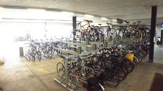 Two-storey racks (Esplanade) © EPFL 2017