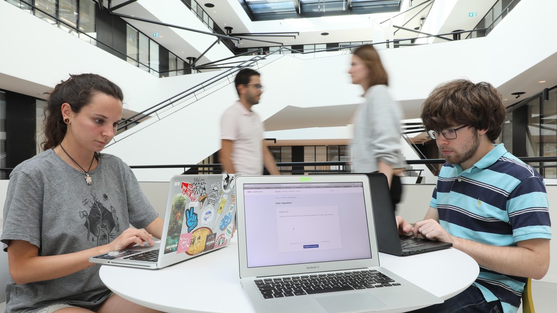 Violette Zanotti and Thomas Jordan using the Learning Companion. © A.Herzog/2018 EPFL Violette Zanotti and Thomas Jordan using the Learning Companion. © A.Herzog/2018 EPFL