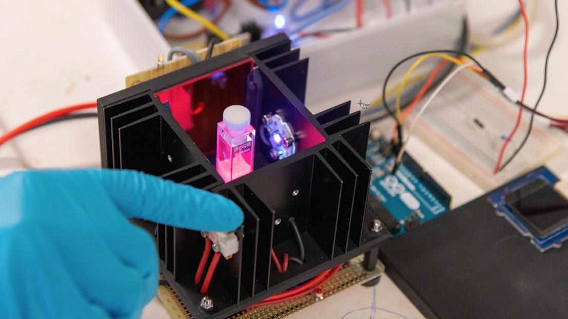 The prototype device used with SION-105 to detect fluoride anions in drinking water (credit: Marie-Thé and Etienne Roux).