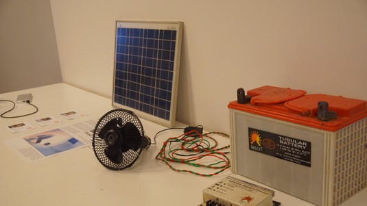 Prototype of a solar-powered fan to evacuate smoke from migrant shelters © Marius Aeberli