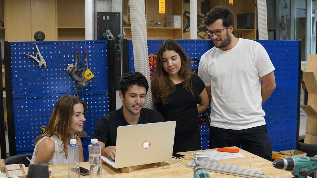 Anne-Lise Dequenne (UNIL), Yael Sidler & Nadia El-Hindi (ECAL) & Theo Denisart (EPFL) of the Akane team © Marius Aeberli