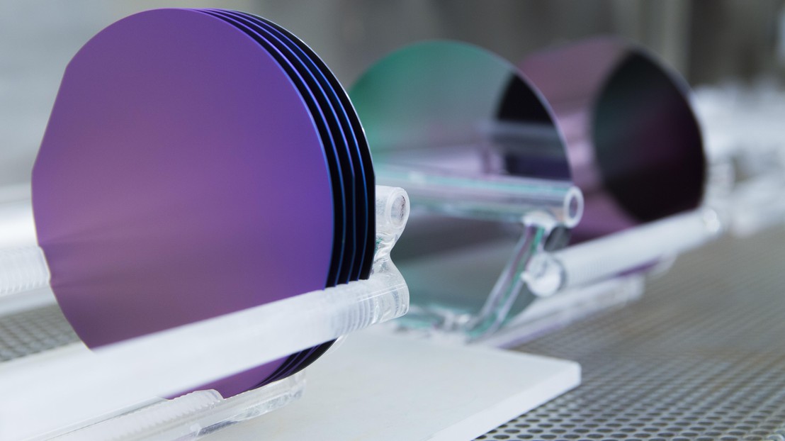 Silicon wafers. Credit: Aaron Hawkins (iStock photos)