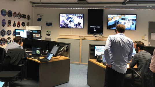 Speaking with ISS astrnaut© ESA