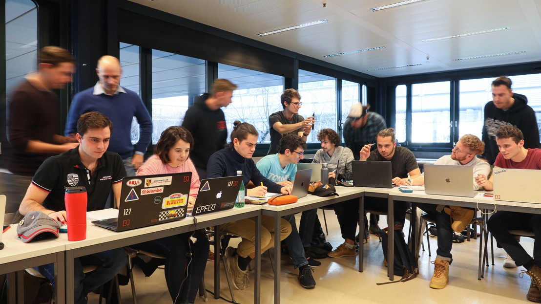 EPFL Racing Team's students spent a day demonstrating their technical expertise to qualify. ©Alain Herzog/EPFL EPFL Racing Team's students spent a day demonstrating their technical expertise to qualify. ©Alain Herzog/EPFL
