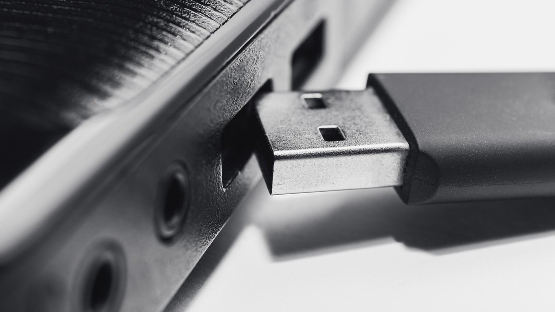 USB connections can open up computers to attack if their operating systems contain vulnerabilities. © iStock/cicerocastro USB connections can open up computers to attack if their operating systems contain vulnerabilities. © iStock/cicerocastro