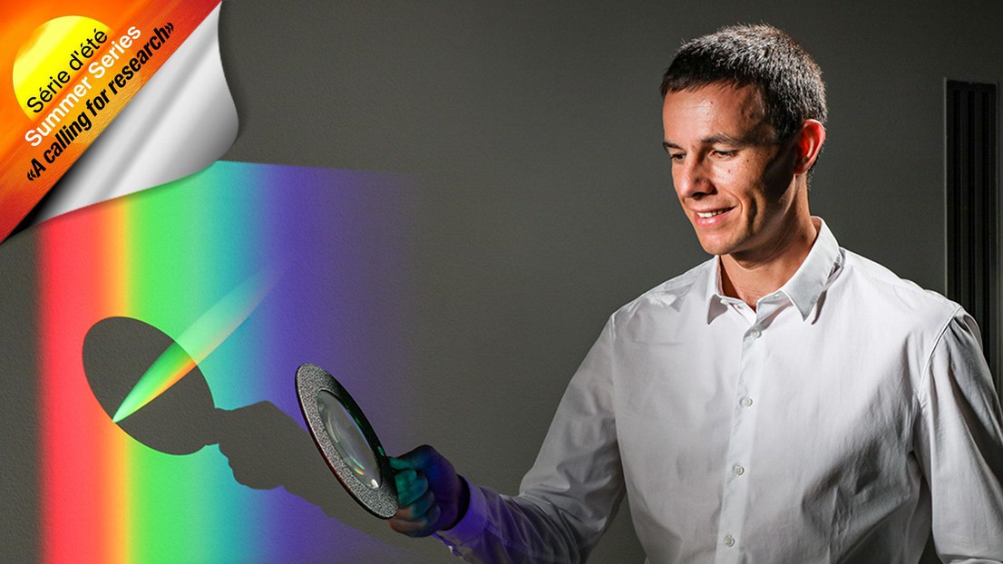 Christophe Galland, head of EPFL’s Laboratory of Quantum and Nano-Optics © Alain Herzog / 2020 EPFL | Special thanks to Pierre Wets and his team for the staging.