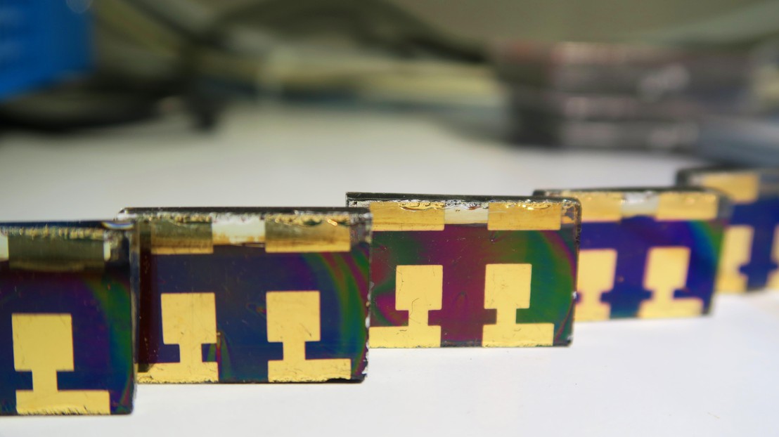 Perovskite solar cells in the lab. Credit: W. Tress (EPFL) Perovskite solar cells in the lab. Credit: W. Tress (EPFL)
